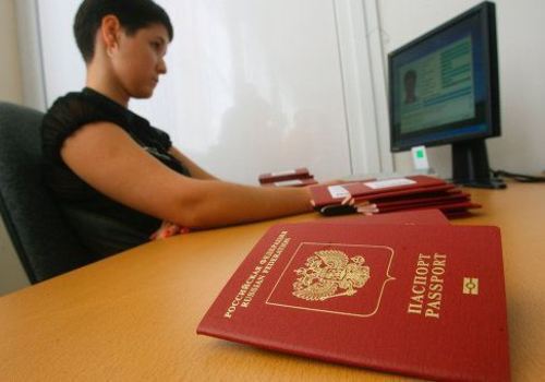 Центр по оформлению загранпаспортов в Крыму не будет приостанавливать работу из-за большого наплыва заявителей