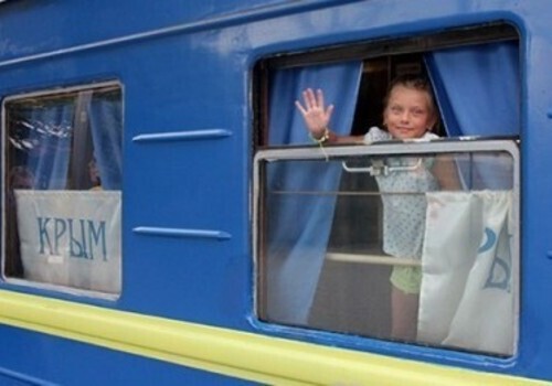 Из соображений безопасности? Украина отменила крымские поезда и автобусы