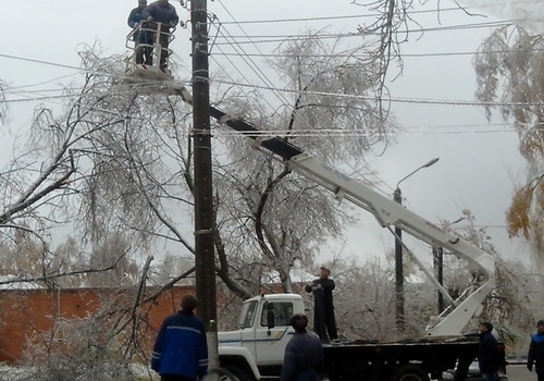 В Крыму без электричества остались больше сотни сел