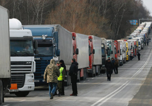 Блокада Крыма лопнула: украинские фуры штурмуют Перекоп