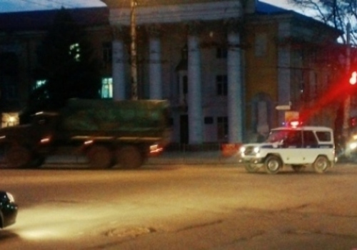 По центру Симферополя проехала военная техника (ВИДЕО)