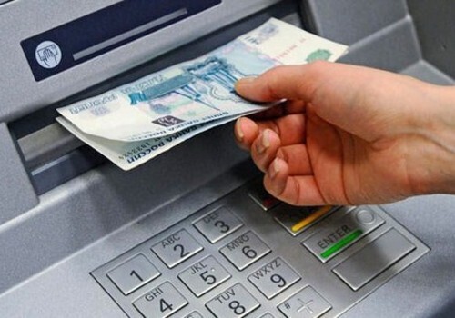 В Крыму сотрудник ГИБДД украл деньги с чужой банковской карты