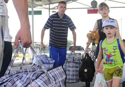 Украинских беженцев из Крыма вывезут на материковую Россию