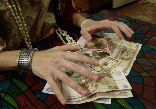 В Севастополе очередные мошенники-целители "нагрели" местных жителей на крупную сумму