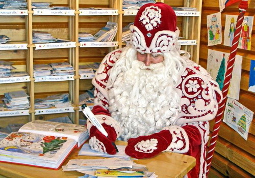 На вокзалах Крыма откроются отделения почты Деда Мороза