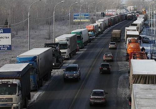 Дальнобойщики Крыма требуют заняться качеством дорог