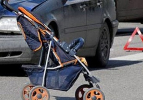 В Крыму женщина наехала на коляску с собственным ребенком
