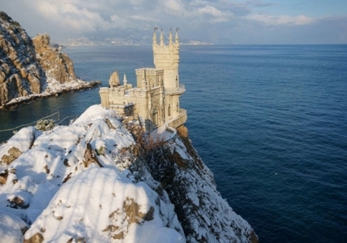 Сильный ветер, мороз и снег – в Крыму начинается штормовая неделя 