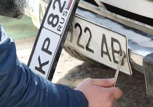 До июля крымских водителей не будут наказывать за украинские номера