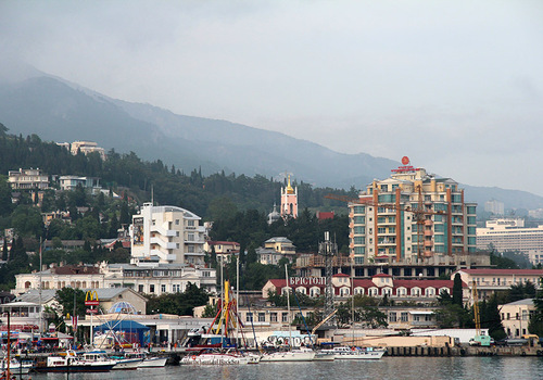 Сколько стоит снять квартиру в Крыму на майские праздники?