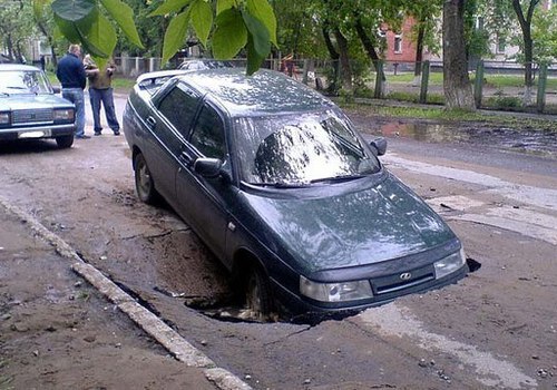Как крымчанину наказать дорожные службы за «убитый» автомобиль