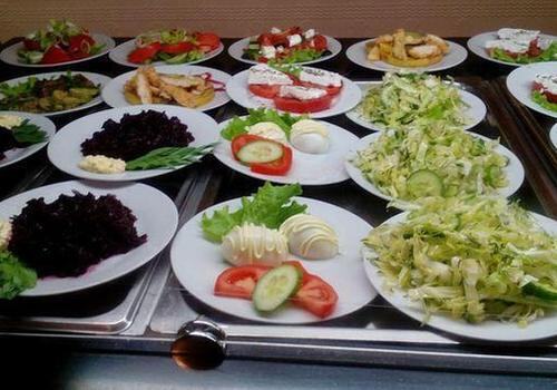 Как кормят крымских депутатов в Госсовете: 150 рублей за комплексный обед - ФОТО
