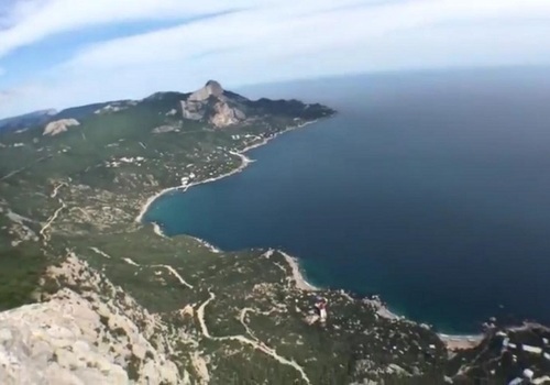 Жизнь на грани: в Сети набирает популярность видео с края горы Куш-Кая в Крыму