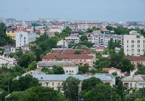 Центр Севастополя «свысока»: странное соседство красоты и убожества