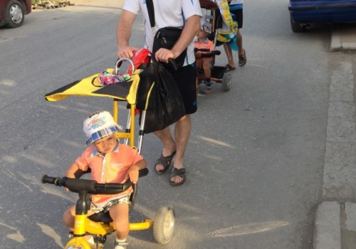 В Севастополе ждут смерти ребёнка под колёсами? (фото)