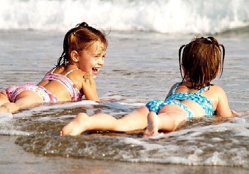 Дети голышом на пляжах возмущают крымчан. Ваше мнение?