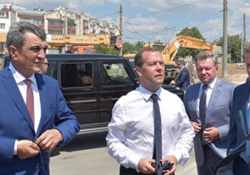 Медведев побывал на Хрусталевской развязке – Севастополь застыл в пробке (видео)