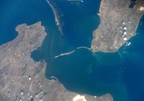 Экипаж МКС сфотографировал возводимый через Керченский пролив мост ФОТО