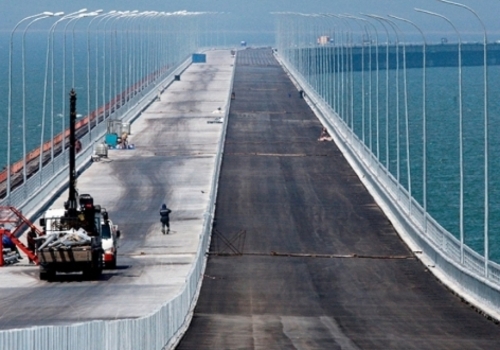 "Шторм по графику": чем занимаются строители Керченского моста в непогоду