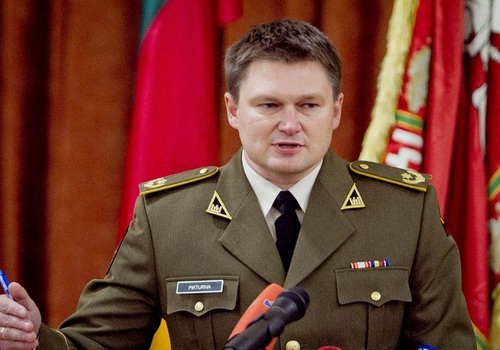 Литва отзывает из РФ военного атташе, женившегося на крымчанке