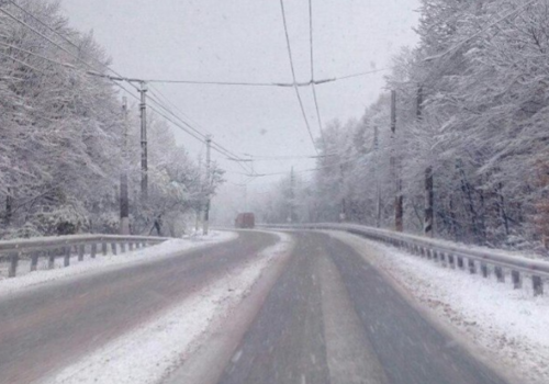 Крым начало заметать снегом ФОТО