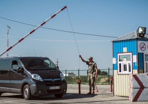 Украинские пограничники перекрыли перевозки людей в Крым