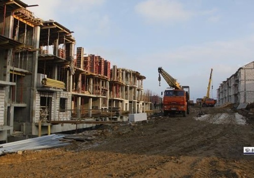 Дома для керчан-переселенцев из зоны Крымского моста построить в срок не успели