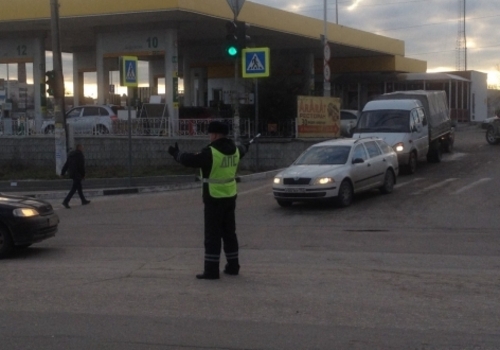 В Севастополе на перекрестке у Студгородка поставили регулировщика (фото)