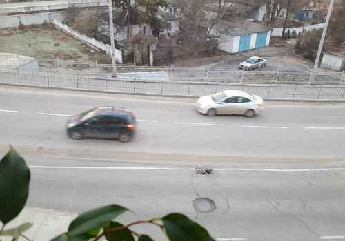 Севастопольских автомобилистов предупреждают об опасном люке неподалеку от спуска Котовского