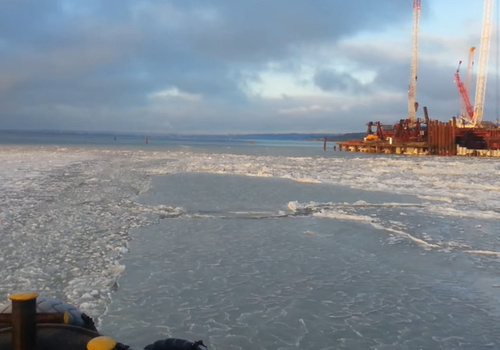 В Керченском проливе скопилась сотня судов в ожидании ледоколов
