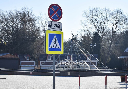 В Евпатории запретили парковаться на Театральной площади
