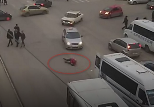 В Севастополе следователи проверяют, почему девушка выпала из маршрутки