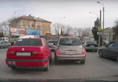 В Крыму водители не смогли поделить дорогу и подрались