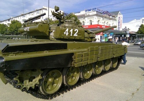 В центре Крымской столицы скапливается военная техника