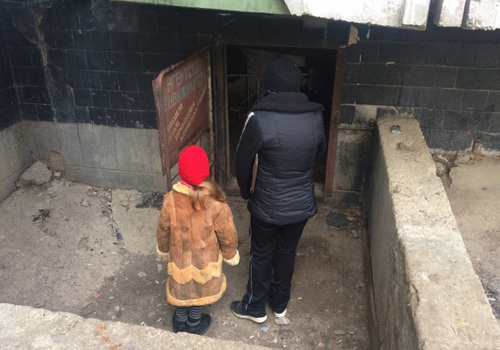 В Крыму семилетняя девочка месяц жила в подвале с бомжами (ФОТО)