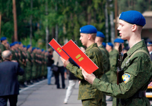 Власти Киева требуют не призывать крымчан в армию России