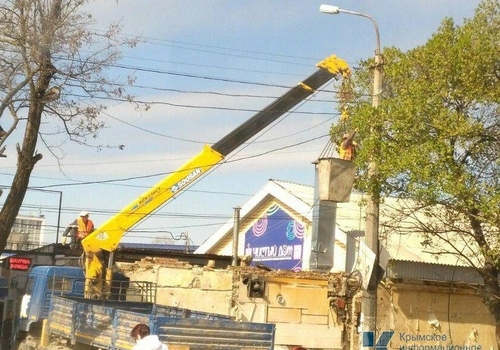 Чем занимаются суровые крымские коммунальщики вместо вывоза мусора (ФОТО)