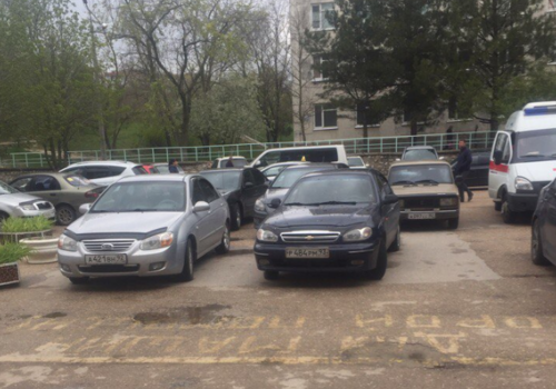 В Севастополе «горе-водилы» блокируют проезд к приемному покою местной больницы ФОТО