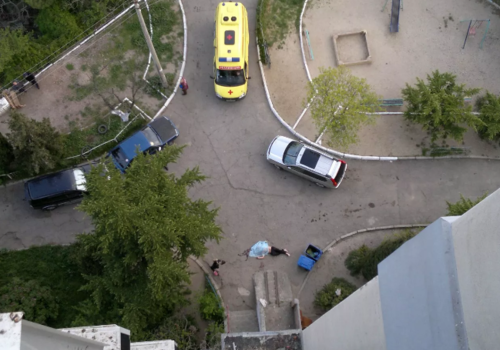 В Крыму мужчина насмерть разбился, выпав из окна (ФОТО 18+)