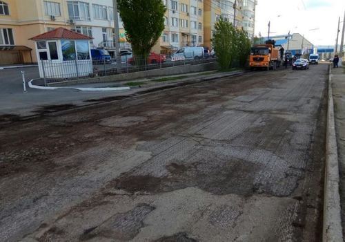 В Симферополе начали ремонт самой «убитой» дороги (ФОТО)