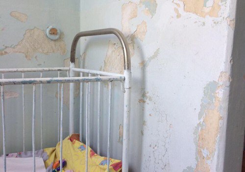 «В подвале уютнее» - жуткие фотографии детского отделения одной из больниц Севастополя