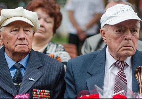 Из-за севастопольских чиновников ветераны в День Победы должны были "скакать" до трибун? СКРИНШОТ