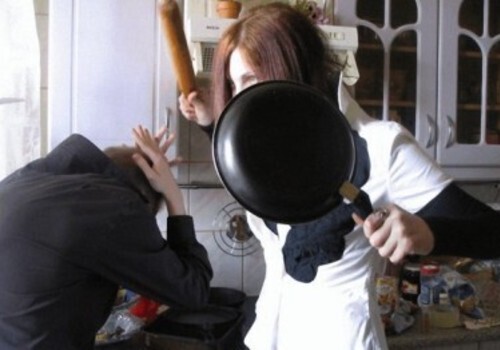 Жительница Севастополя убила знакомого сковородкой