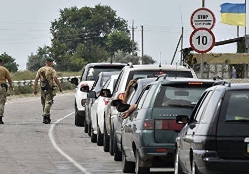 Украина препятствует движению в Крым: туристы на границе стояли в очереди по четыре часа