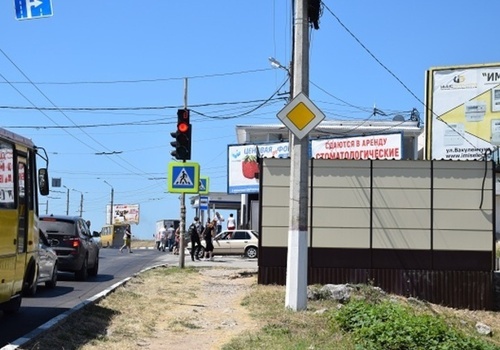 Власти Севастополя проигрывают бой незаконному киоску на Студгородке