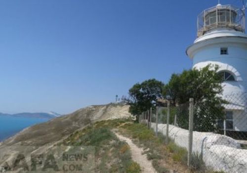 Прогулка к маяку на мысе Святого Ильи в Феодосии (фото)