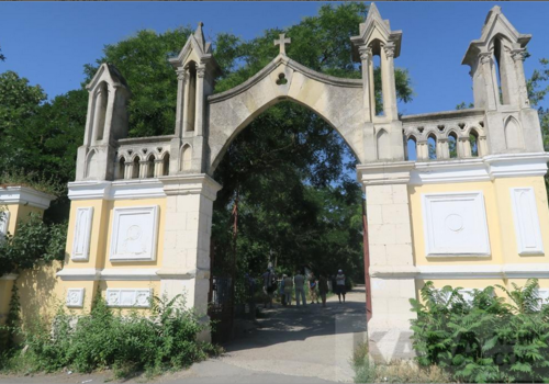 Княжеский склеп, фонтан, братские могилы - какие еще тайны хранит в себе старое кладбище в Феодосии