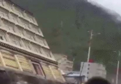 Урок Крыму: падение пятиэтажки, построенной у воды, сняли на видео