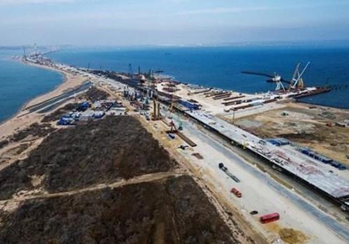 Рабочее движение на автоподходах к мосту в Крым откроют в апреле 2018 года