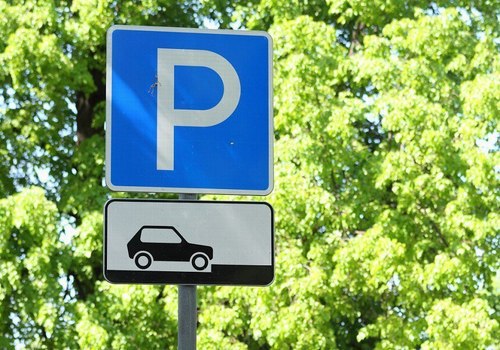 Бизнес по-ялтински: жителям разрешили парковаться в запрещенном месте, но за деньги СКРИНШОТ
